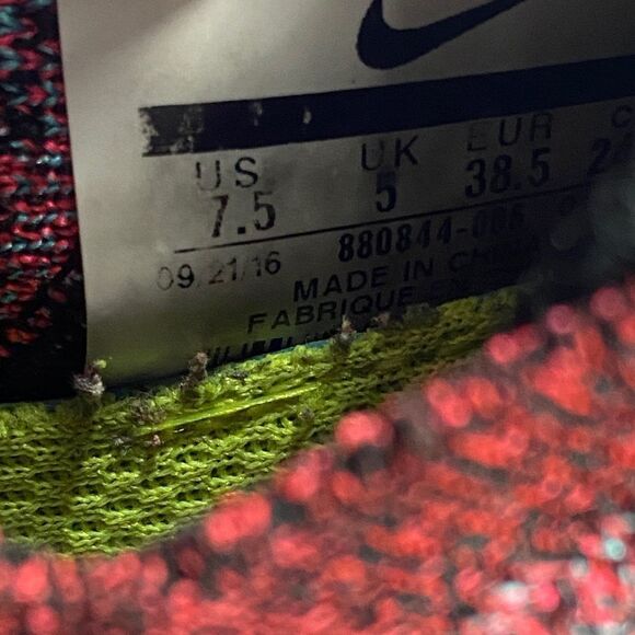 Size 7.5 - Women’s Nike Free Run Flyknit multicolor shoes - Picture 9 of 9